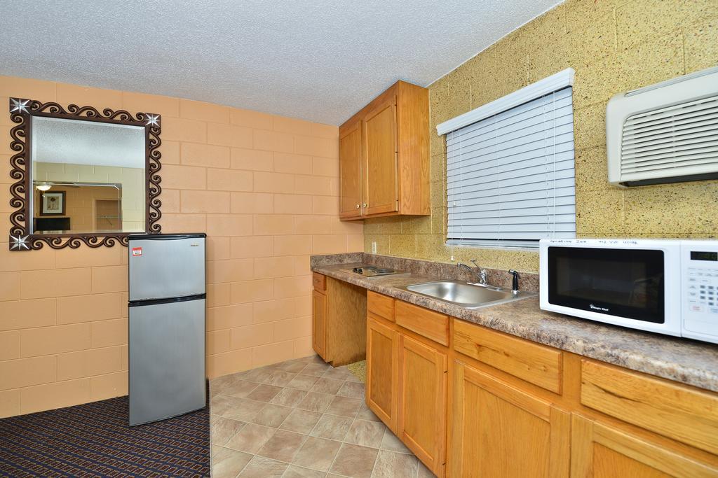 Savannah Inn And Suites Savannah Port Area Port Wentworth Zimmer foto
