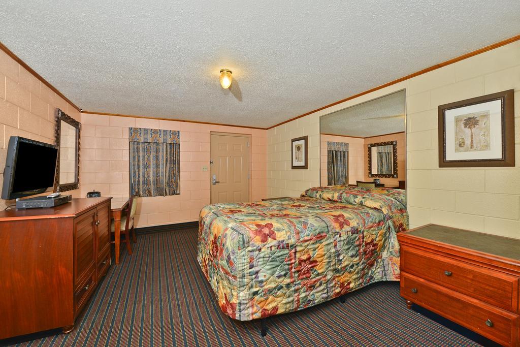 Savannah Inn And Suites Savannah Port Area Port Wentworth Zimmer foto